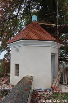 Obnovljena oba grajska stolpiča na Zapricah (5)